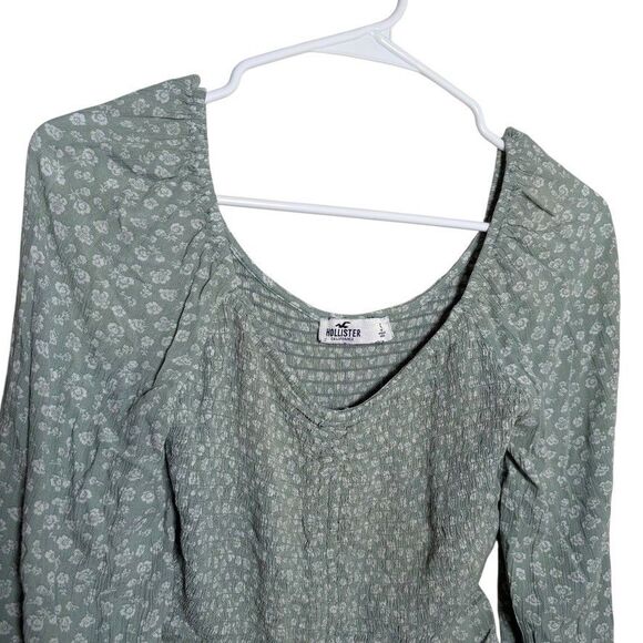 Hollister Blouse Women's Small Green Smocked Cropped Long Sleeve Boho Top - Picture 2 of 8
